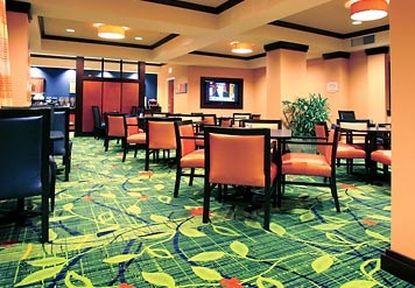 Fairfield Inn & Suites Hilton Head Island ブラフトン レストラン 写真