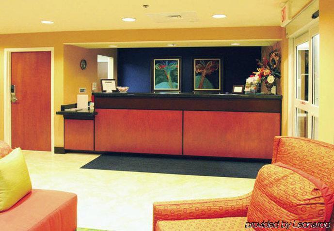 Fairfield Inn & Suites Hilton Head Island ブラフトン インテリア 写真