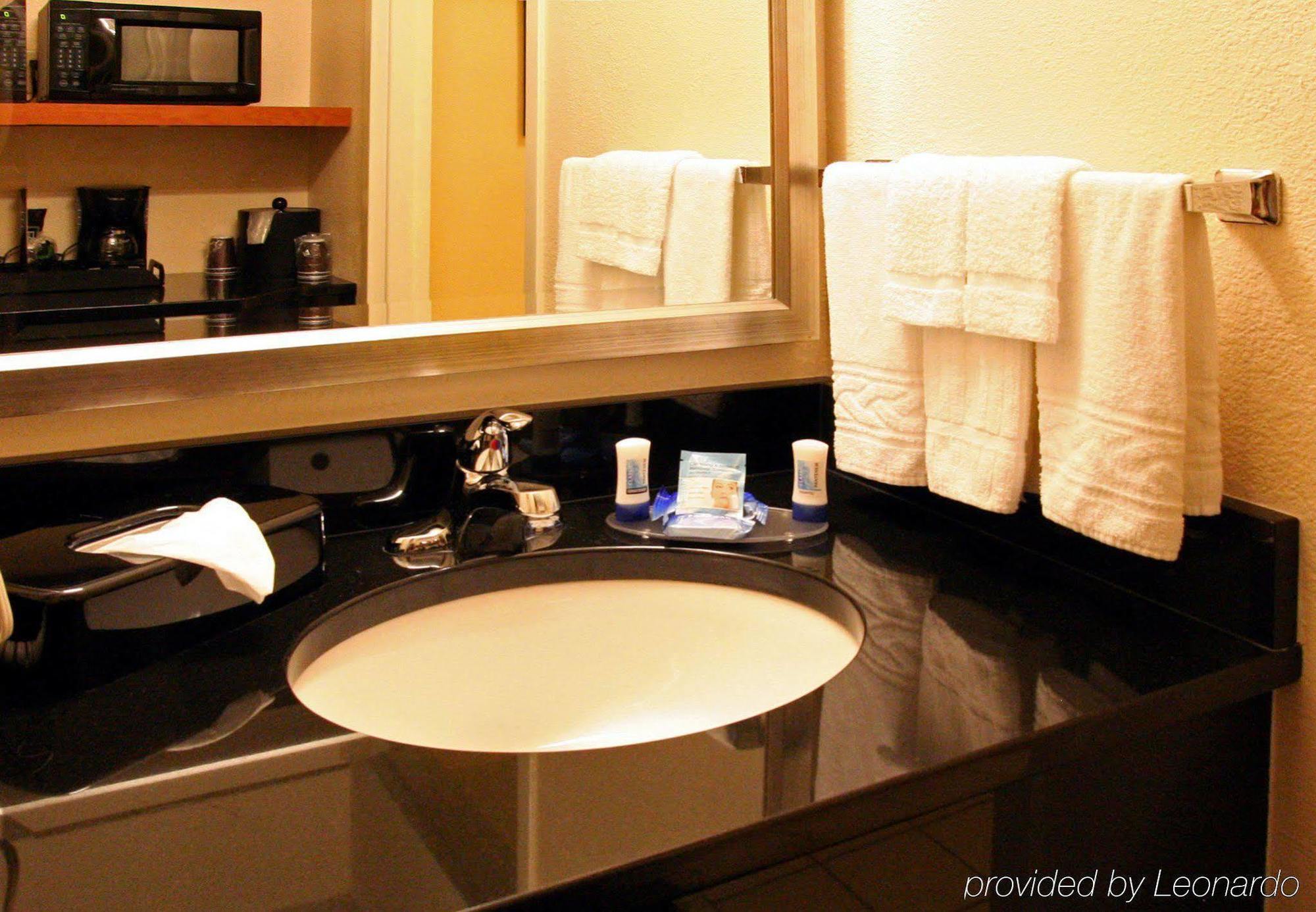 Fairfield Inn & Suites Hilton Head Island ブラフトン 部屋 写真